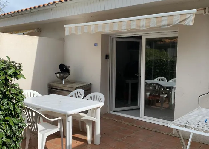 Maisonnette Mimosa H3 Avec Piscine Interieure Chauffee A 400 M De La Plage Et Menage De Fin De Sejour Compris