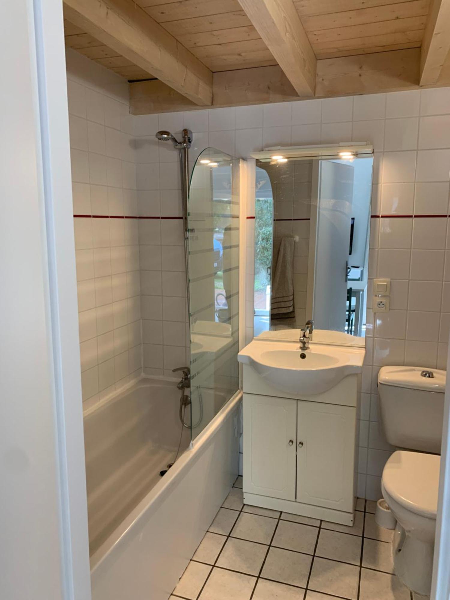 Maisonnette Mimosa H3 Avec Piscine Interieure Chauffee A 400 M De La Et Menage De Fin De Sejour Compris