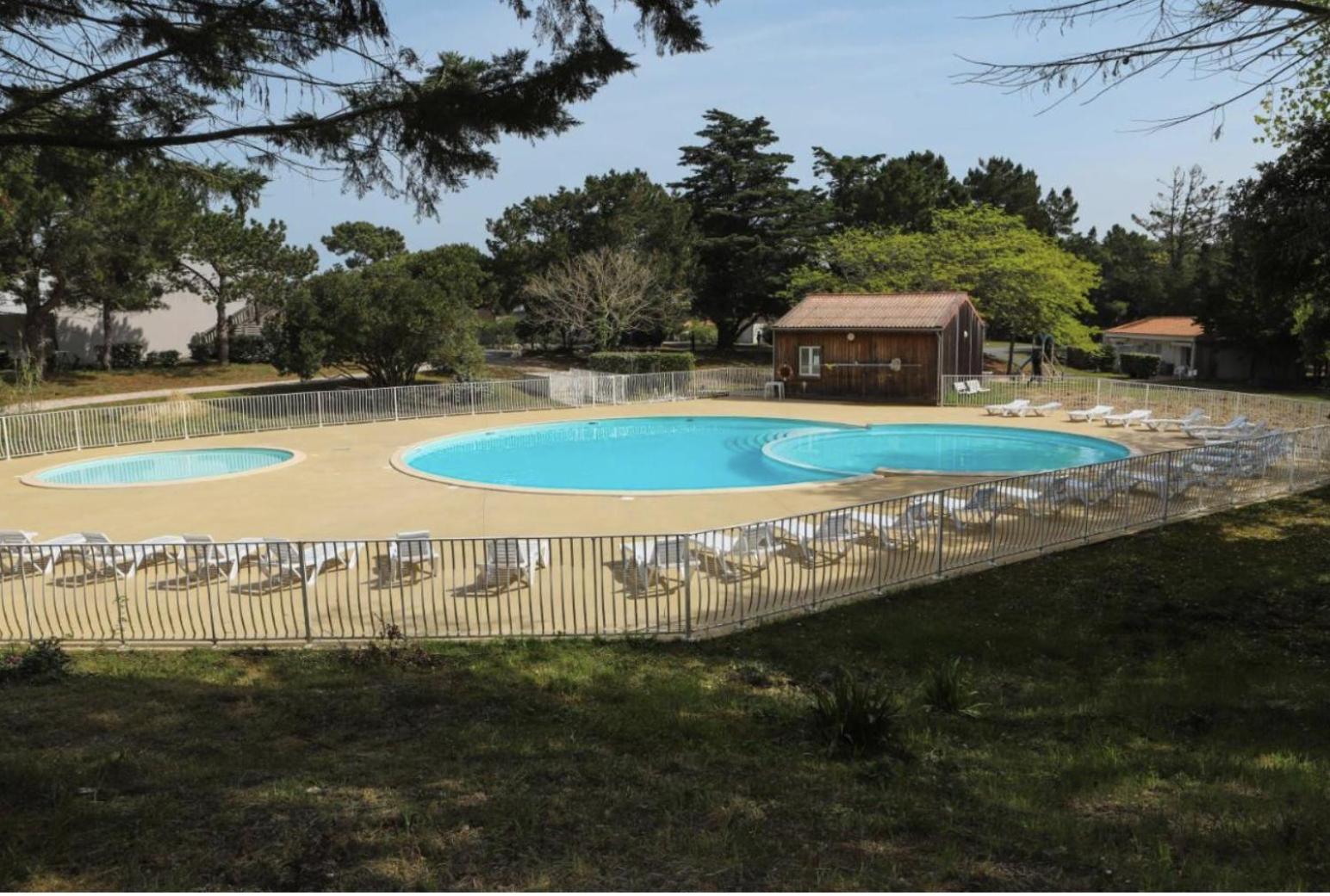 Maisonnette Mimosa H3 Avec Piscine Interieure Chauffee A 400 M De La Et Menage De Fin De Sejour Compris * Les Sables Vignier